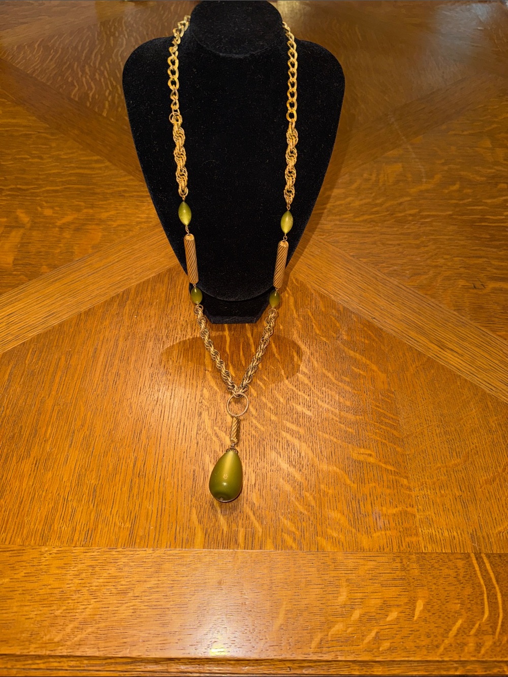 Sarah Coventry Necklace Gold Chain Necklace with Olive Green Teardrop Pendant